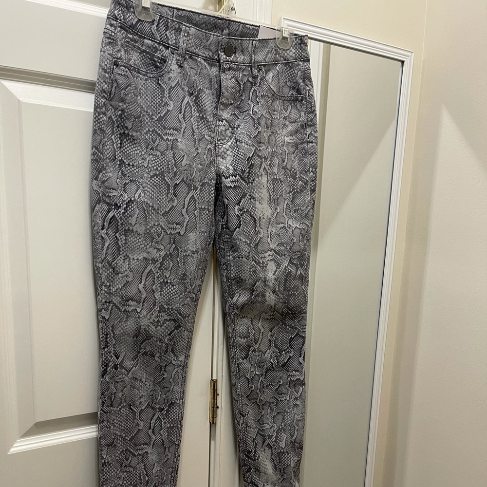 NWT size 4 White House Black Market skinny gray snakeskin jeans